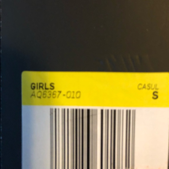 Girls Nike Black Sweatshirt. Large. Like new w/o tags - Picture 3 of 4